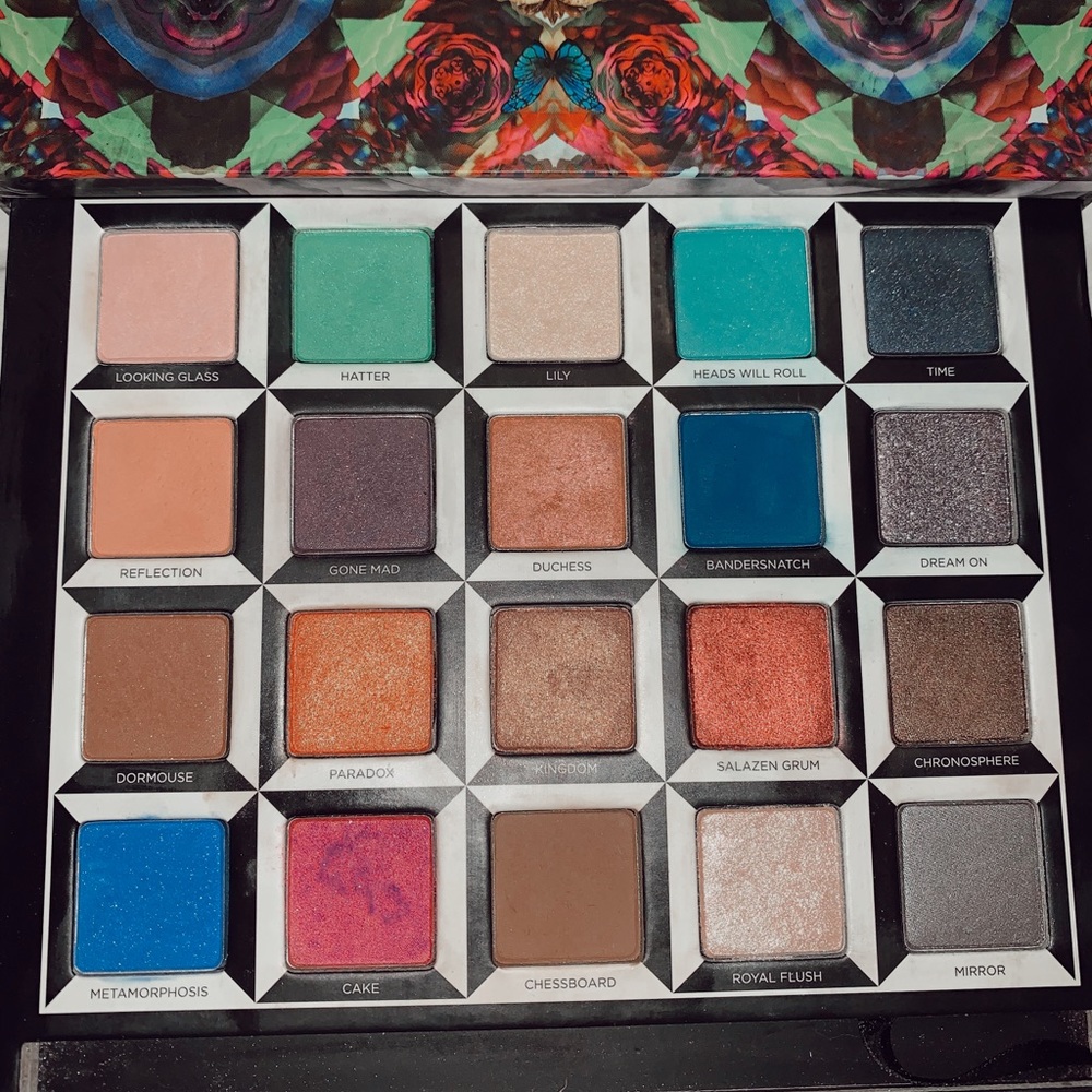 Urban Decay Alice In Wonderland Eyeshadow Pallet🥰